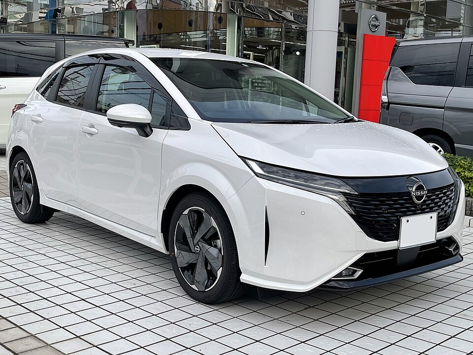 日産 ノート オーラ 初代 前期 の正面写真