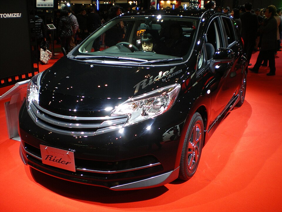 日産 ノート 2代目 の外観写真
