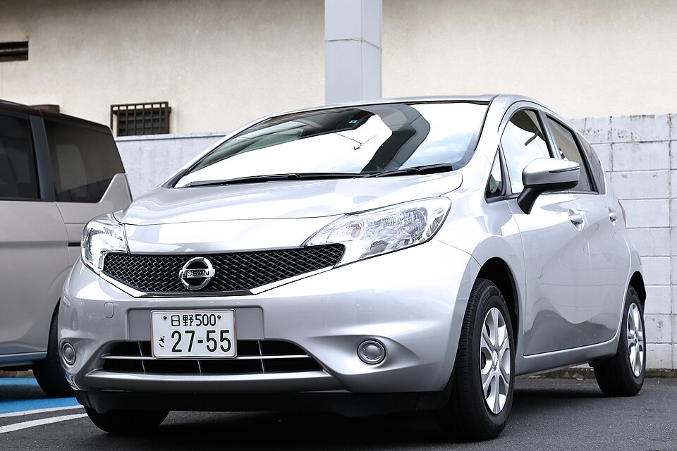 日産 ノート 2代目 の外観写真