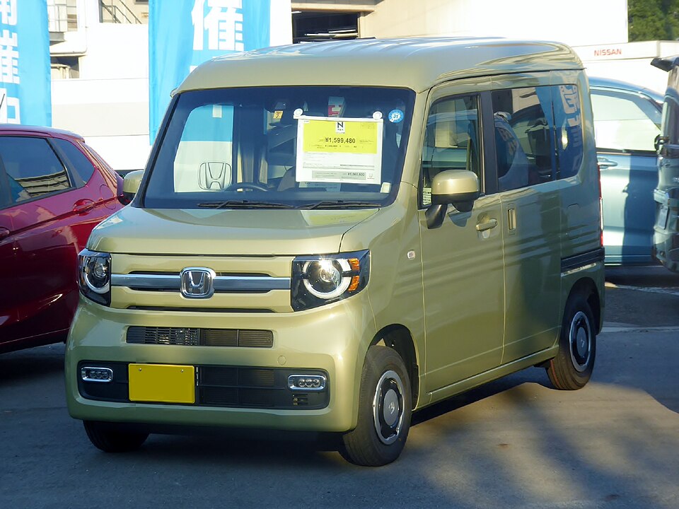 ホンダ N-VAN 初代 FUN の正面写真