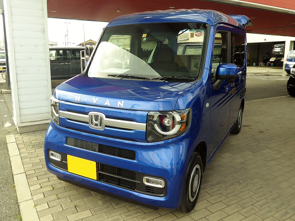 ホンダ N-VAN 初代 FUN の正面写真