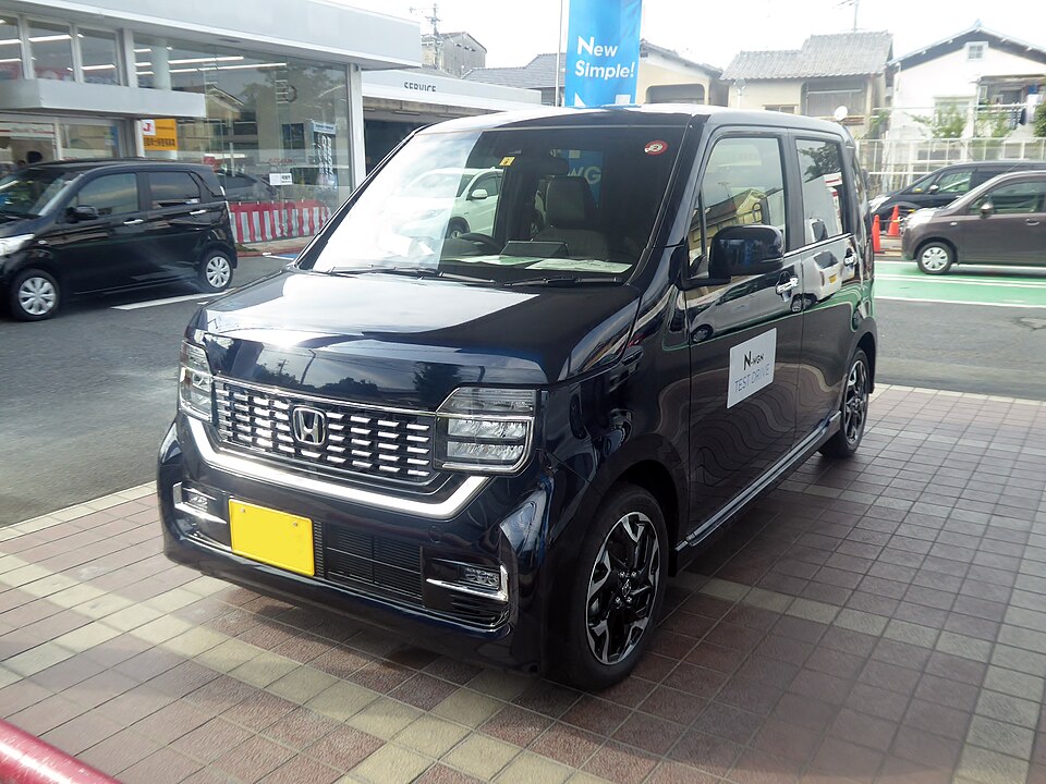 ホンダ N-WGN 2代目 カスタム の正面写真