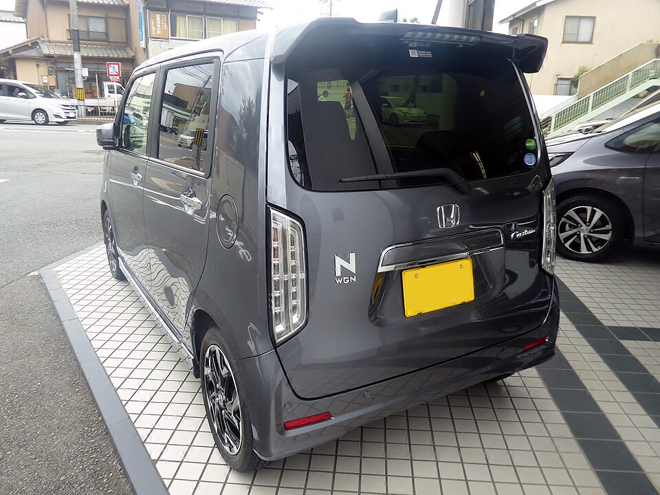 ホンダ N-WGN 2代目 カスタム の後方写真