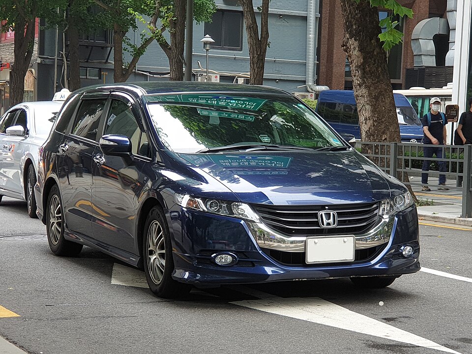 ホンダ オデッセイ 4代目 の正面写真