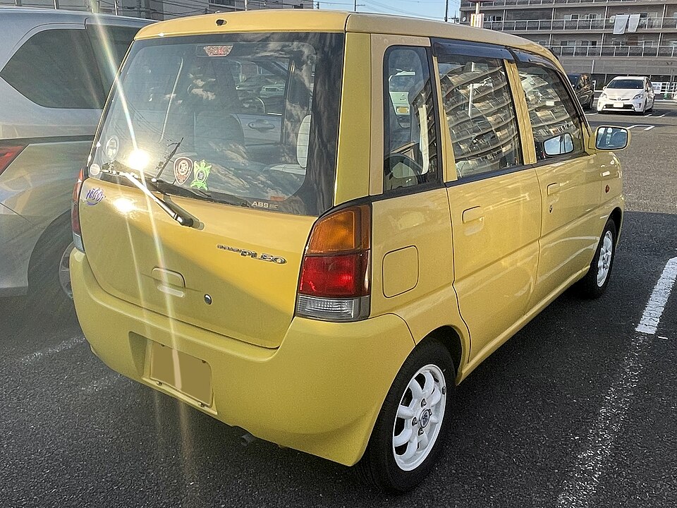 スバル プレオ 初代 の後方写真