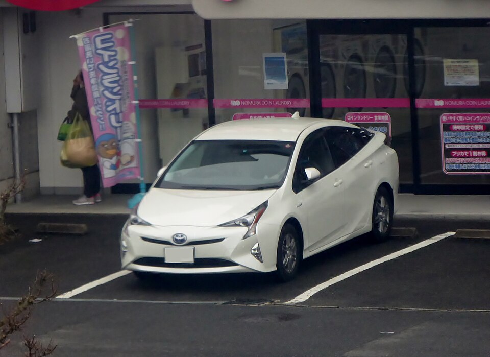 プリウス 4代目 (50系) 前期 の顔
