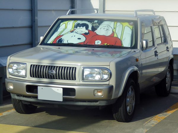 ラシーン 初代 の正面写真