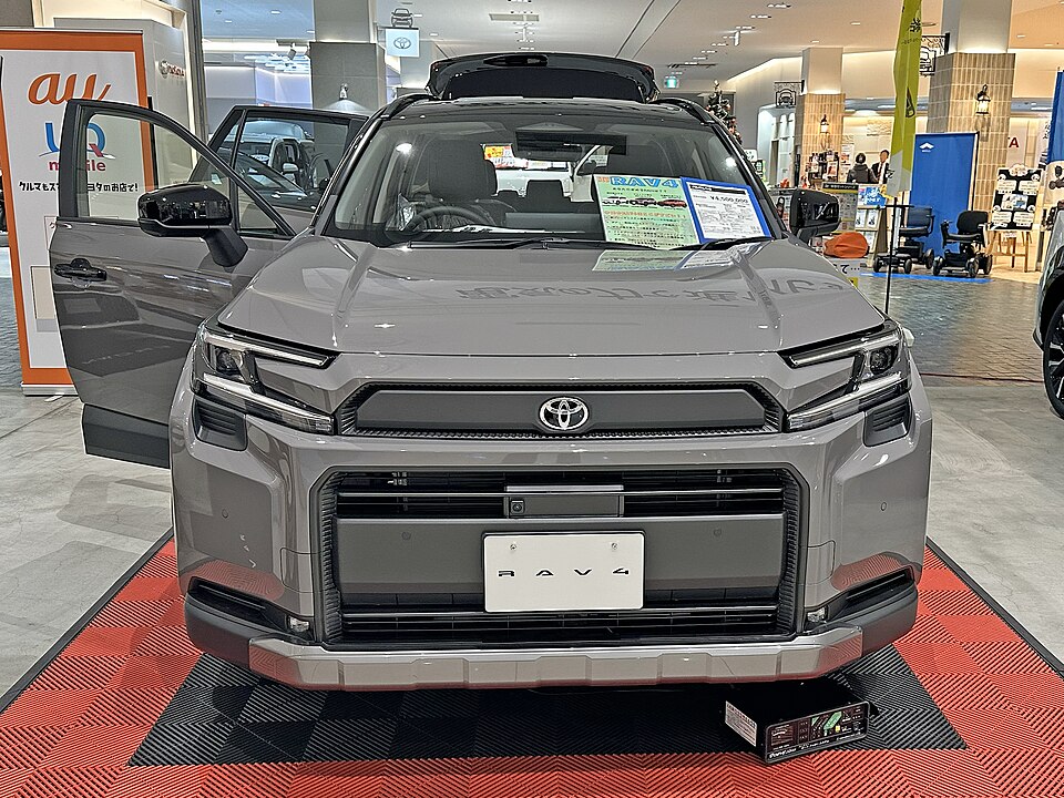 トヨタ RAV4 6代目 の正面写真