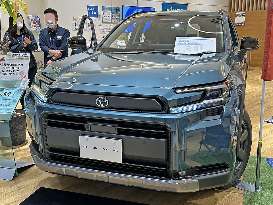 トヨタ RAV4 6代目 の正面写真