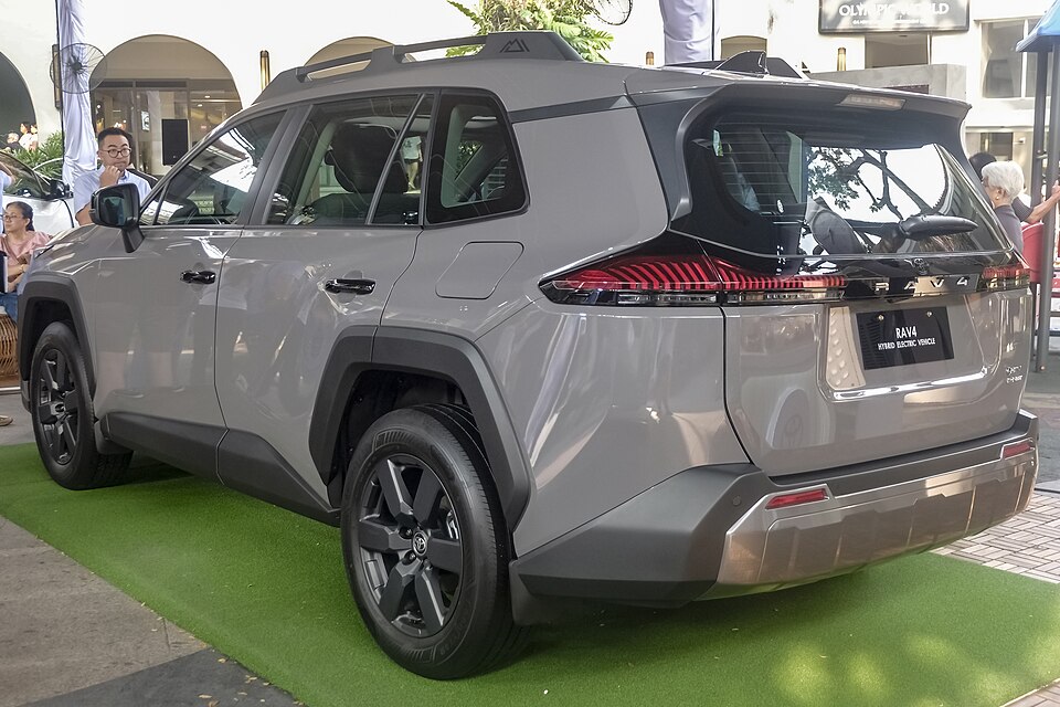 トヨタ RAV4 6代目 の外観写真