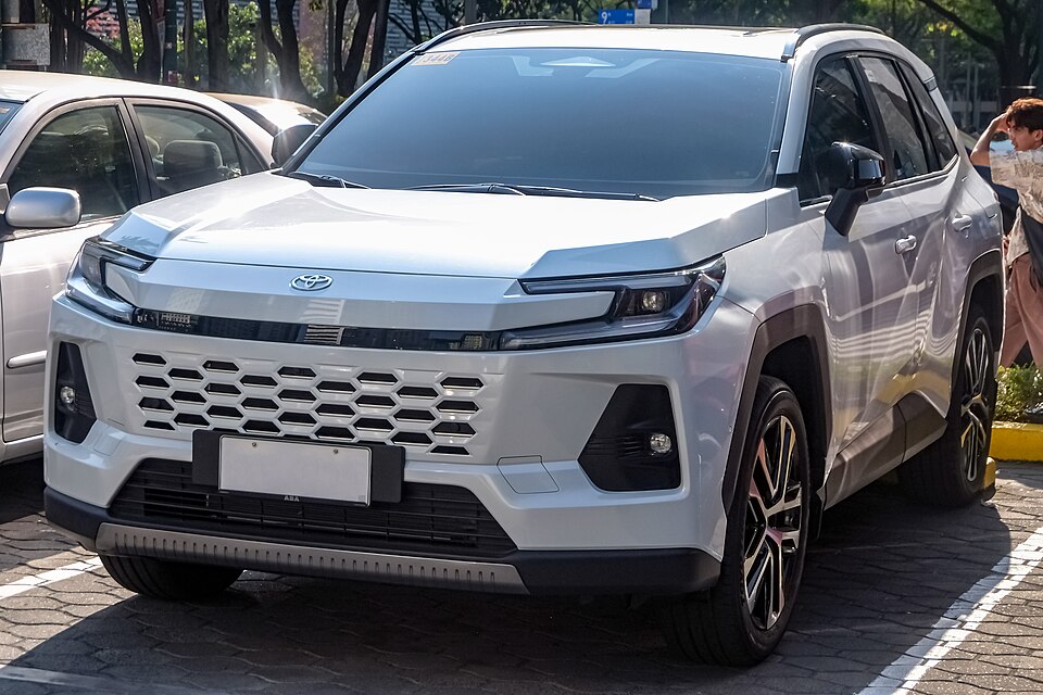 トヨタ RAV4 6代目 の正面写真