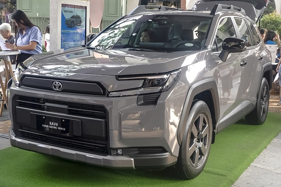 トヨタ RAV4 6代目 の外観写真