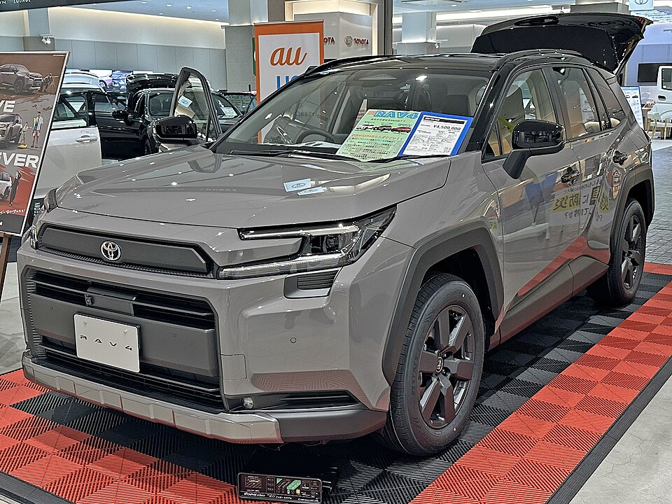 トヨタ RAV4 6代目 の正面写真