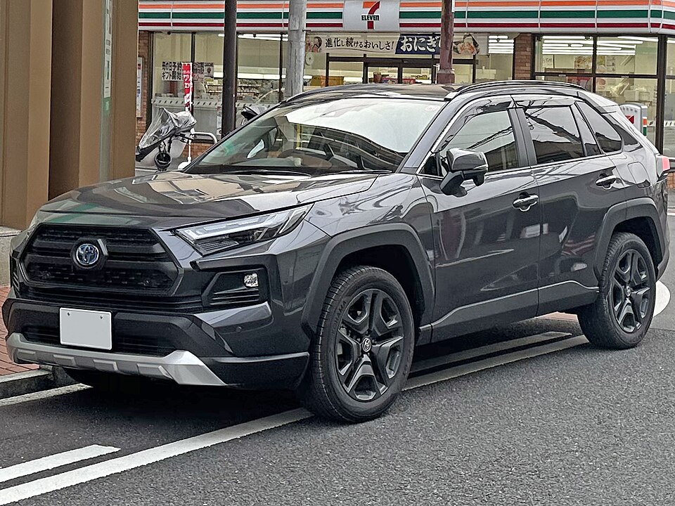 トヨタ RAV4 5代目 アドベンチャー の正面写真