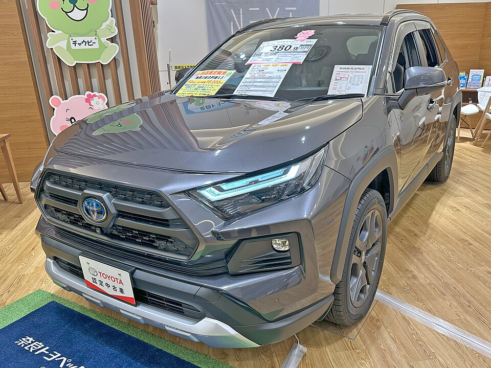 トヨタ RAV4 5代目 アドベンチャー の正面写真