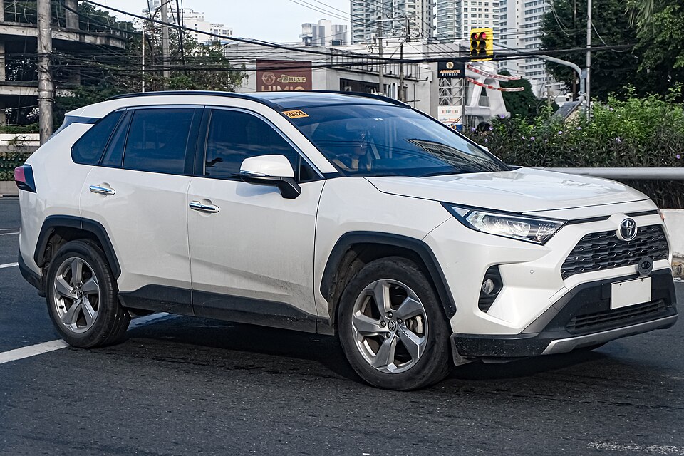 トヨタ RAV4 5代目 の外観写真