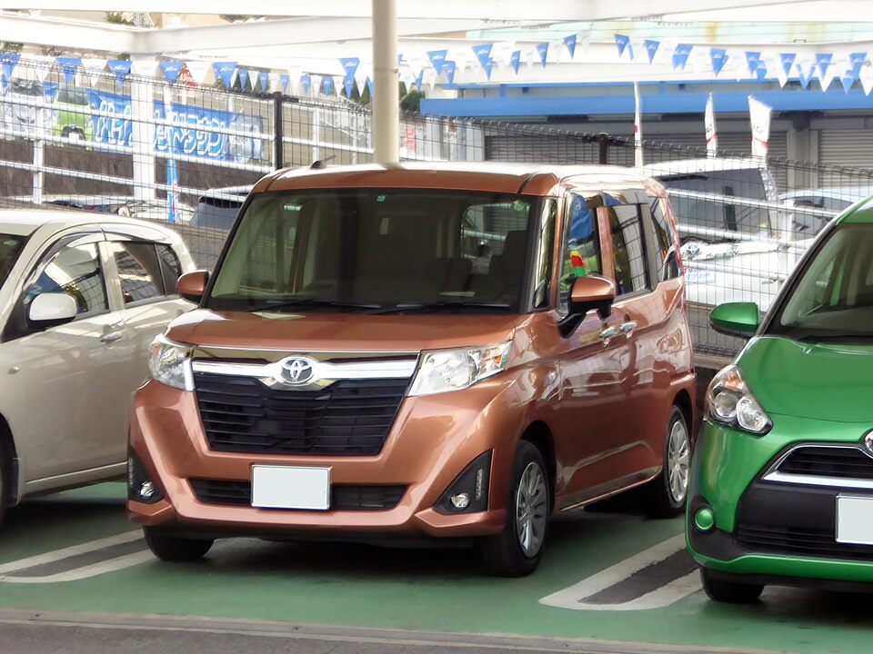 トヨタ ルーミー 初代 の外観写真