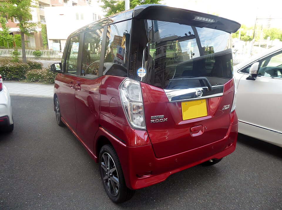 日産 ルークス 2代目 ハイウェイスター の後方写真