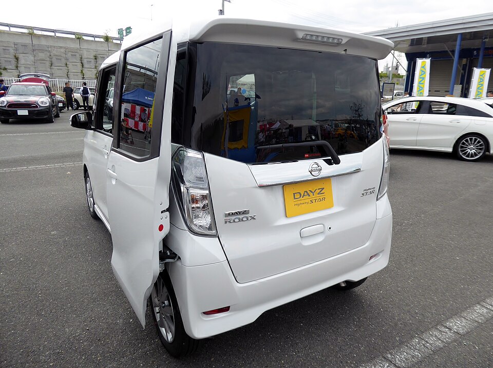 日産 ルークス 2代目 ハイウェイスター の後方写真