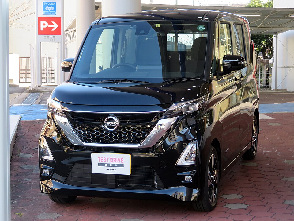 日産 ルークス 3代目 前期 ハイウェイスター の正面写真