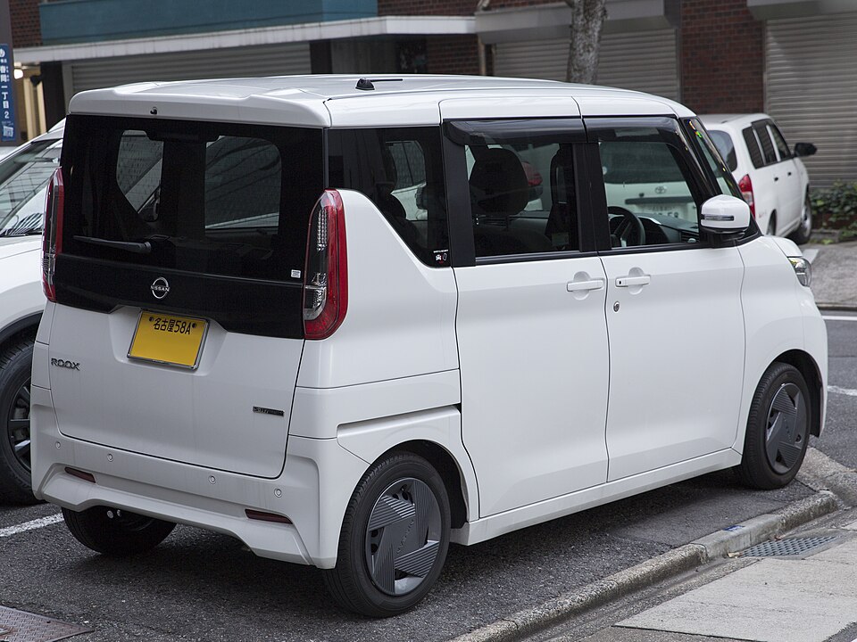 日産 ルークス 3代目 後期 の後方写真