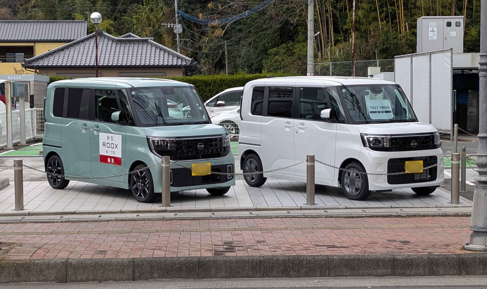 日産 ルークス 3代目 後期 の外観写真