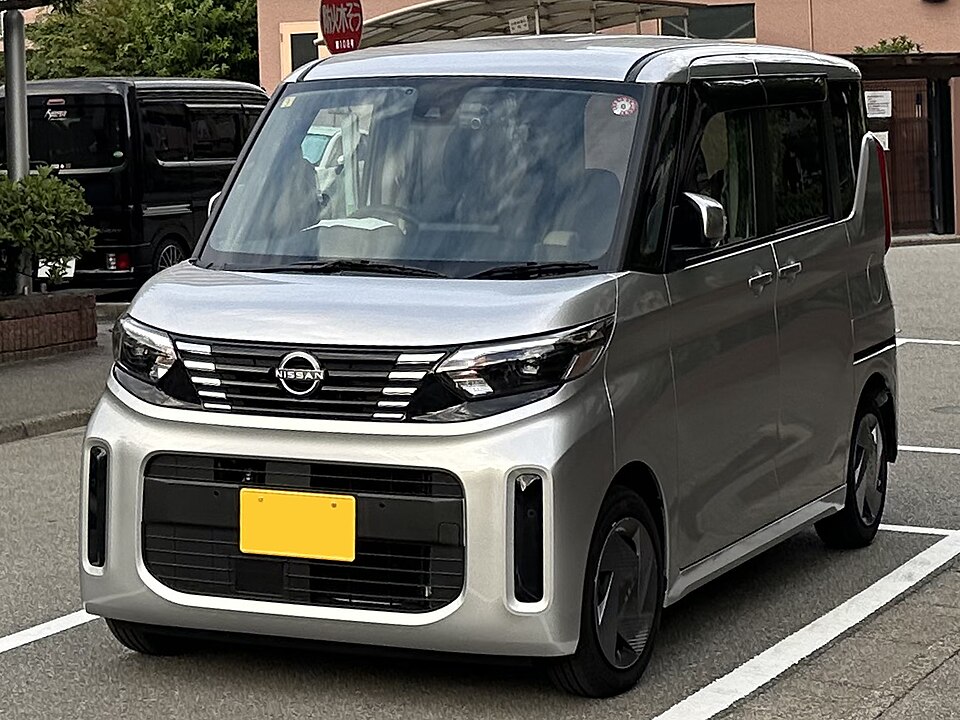日産 ルークス 3代目 後期 の正面写真