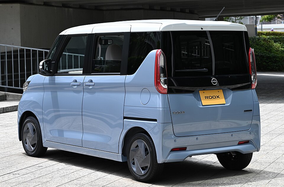 日産 ルークス 3代目 後期 の後方写真