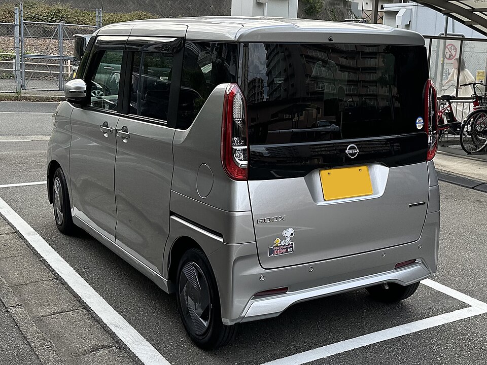 日産 ルークス 3代目 前期 の後方写真