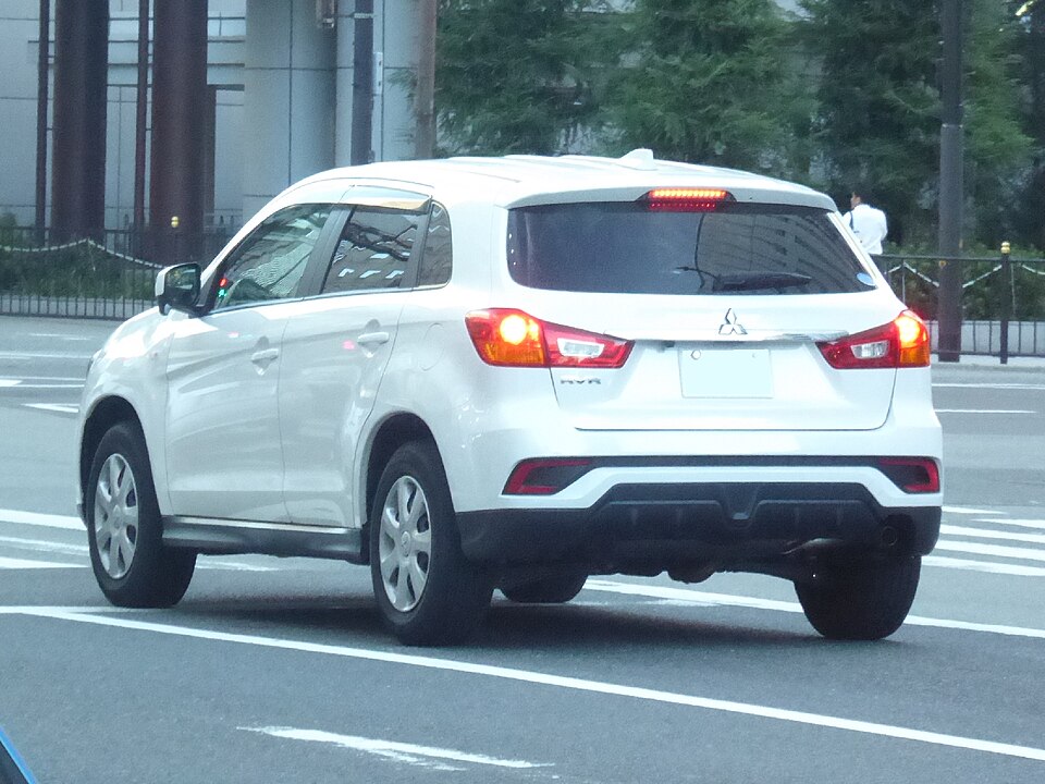 三菱 RVR 3代目 中期 の後方写真