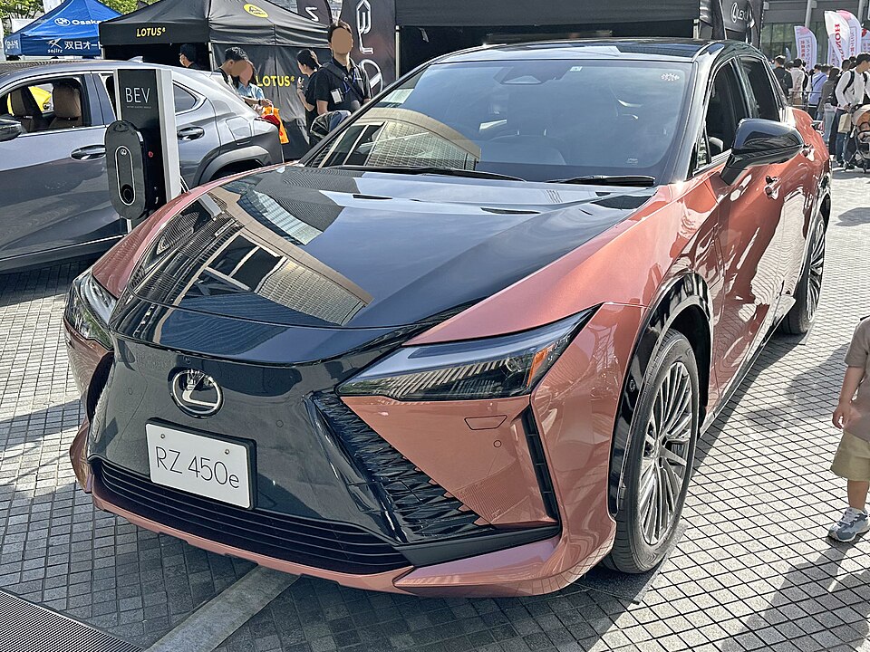 レクサス RZ 初代 の正面写真