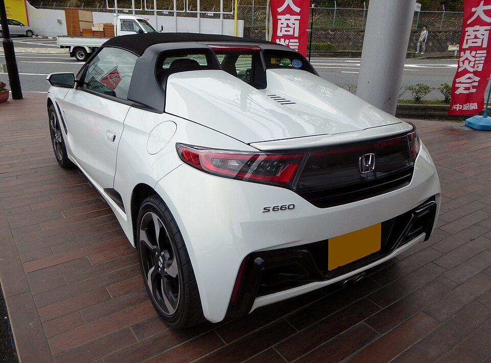 ホンダ S660 初代 の後方写真