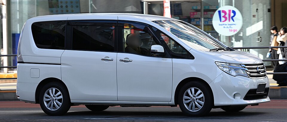 日産 セレナ 4代目 の横写真