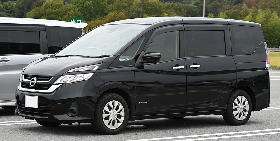 日産 セレナ 5代目 前期 の横写真