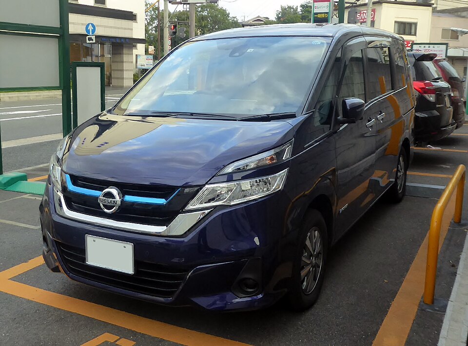 日産 セレナ 5代目 前期 の外観写真