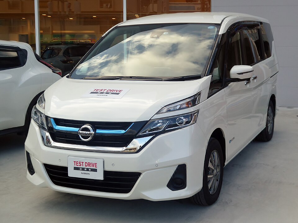 日産 セレナ 5代目 前期 の正面写真