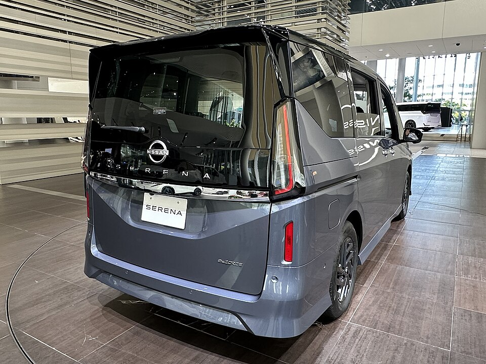 日産 セレナ 6代目 ハイウェイスターV・LUXION の後方写真