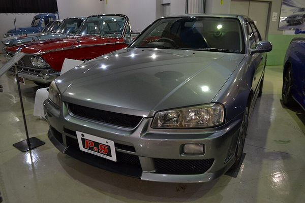 スカイライン 10代目 (R34) の外観写真