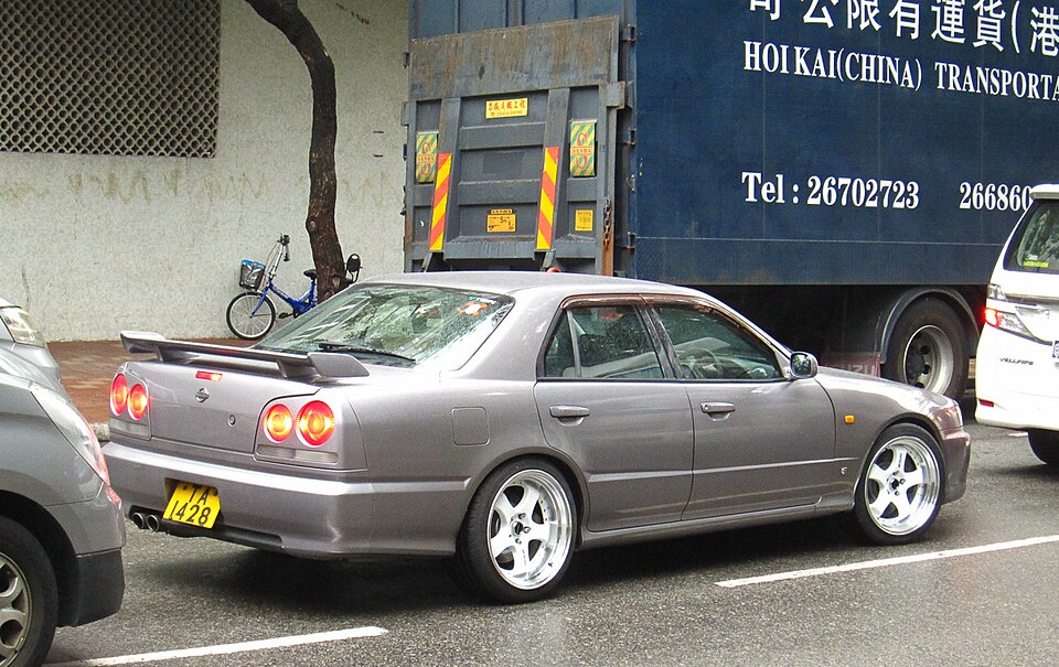 日産 スカイライン 10代目 (R34) の外観写真