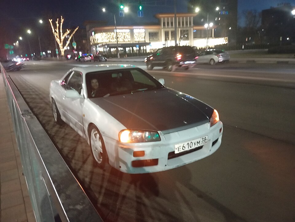 スカイライン 10代目 (R34) 通期 の顔