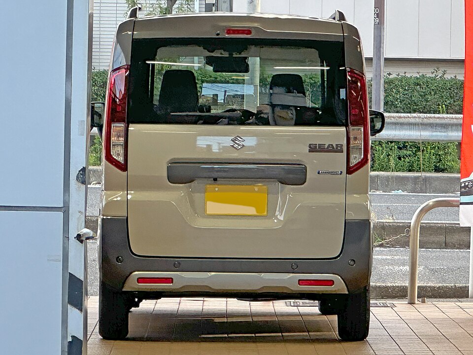 スズキ スペーシア 3代目 ギア の後方写真