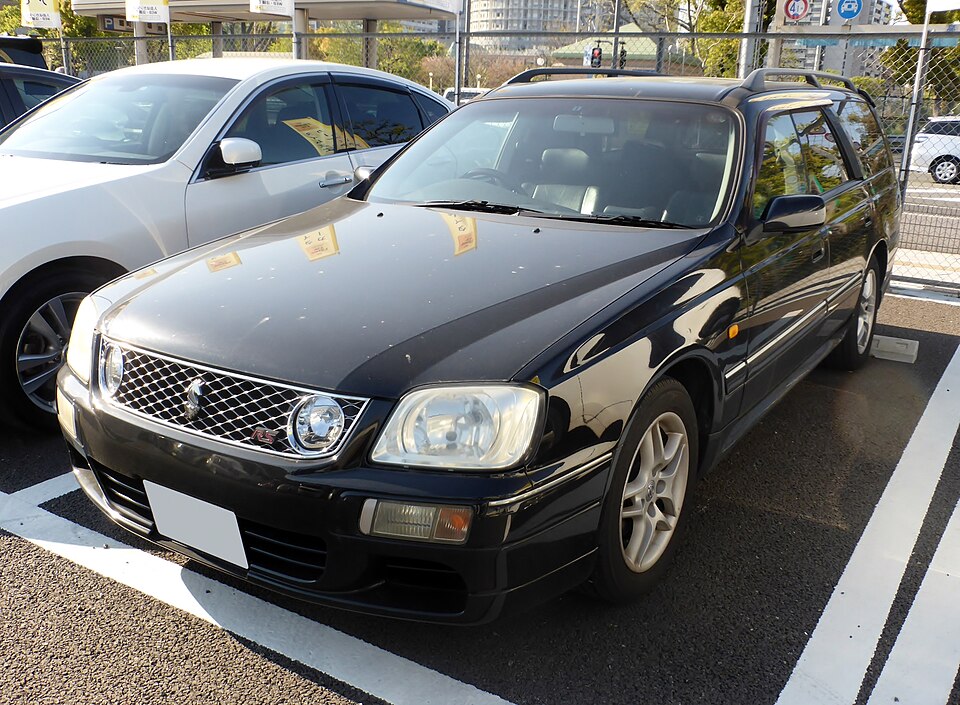 日産 ステージア 初代 の正面写真