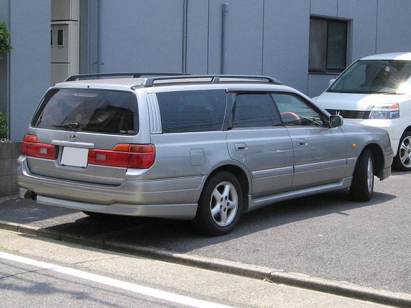 ステージア 初代 の後方写真
