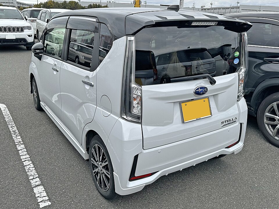 スバル ステラ 3代目 カスタム の後方写真