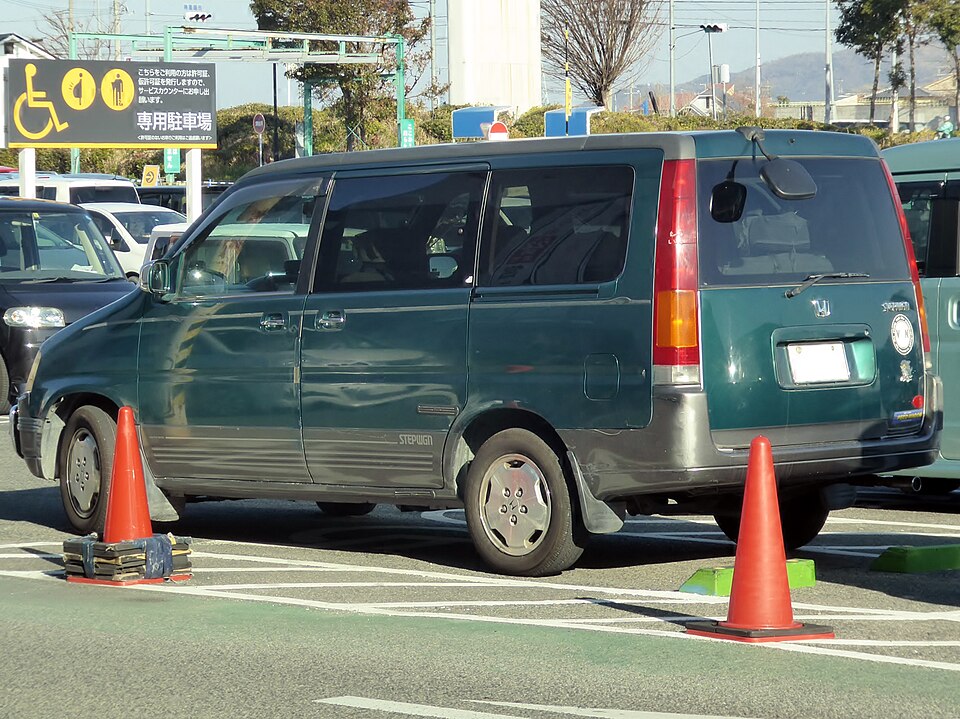 ホンダ ステップワゴン 初代 の後方写真