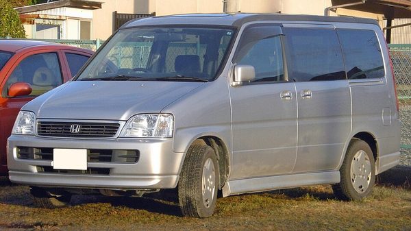 ステップワゴン 初代 の斜め前写真
