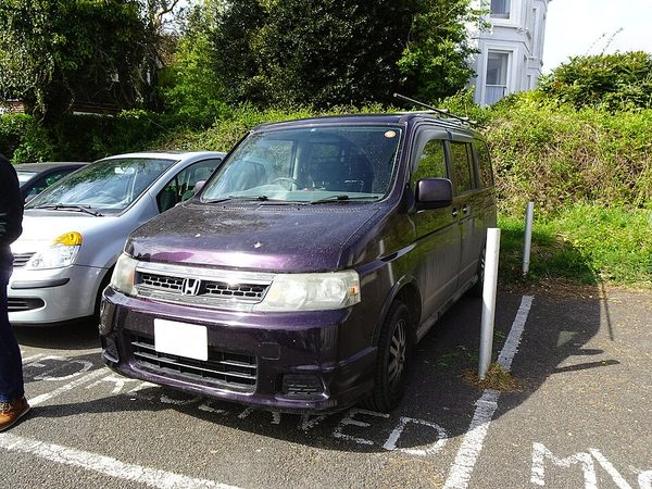ステップワゴン 2代目 スパーダ の斜め前写真