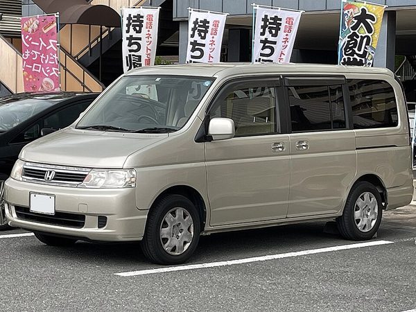 ステップワゴン 2代目 の斜め前写真