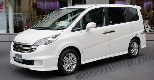 ステップワゴン 3代目 の横写真