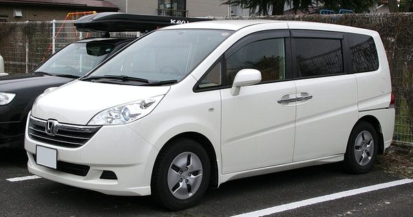 ステップワゴン 3代目 の横写真
